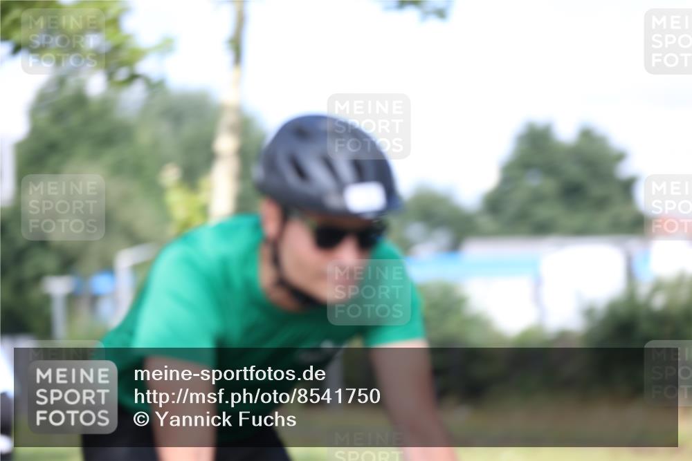 10.08.2025 - GEWOBA Citytriathlon Bremen Yannick Fuchs http://msf.ph/oto/8541750 10.08.2025 10:38:24 Radfahren 5, 19, 93, 101, 207, 211, 247, 391, 463, 475, 482, 513 meine-sportfotos.de