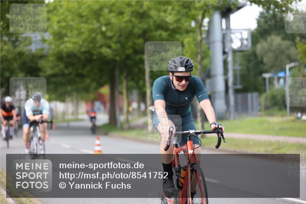 10.08.2025 - GEWOBA Citytriathlon Bremen Yannick Fuchs http://msf.ph/oto/8541752 10.08.2025 12:46:42 Radfahren 576, 605, 799, 823, 903, 918, 962, 1007, 1020 meine-sportfotos.de