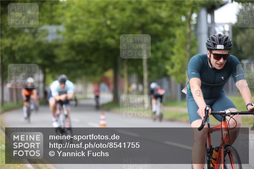 10.08.2025 - GEWOBA Citytriathlon Bremen Yannick Fuchs http://msf.ph/oto/8541755 10.08.2025 12:46:42 Radfahren 576, 605, 799, 823, 903, 918, 962, 1007, 1020 meine-sportfotos.de