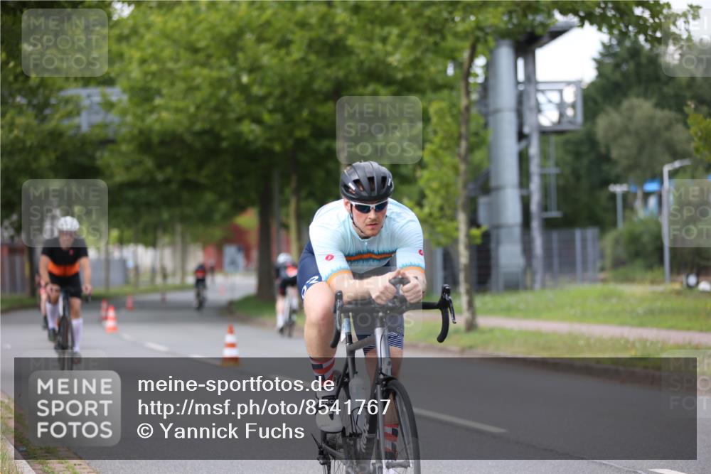 10.08.2025 - GEWOBA Citytriathlon Bremen Yannick Fuchs http://msf.ph/oto/8541767 10.08.2025 12:46:43 Radfahren 576, 605, 799, 823, 903, 918, 962, 1007, 1020 meine-sportfotos.de