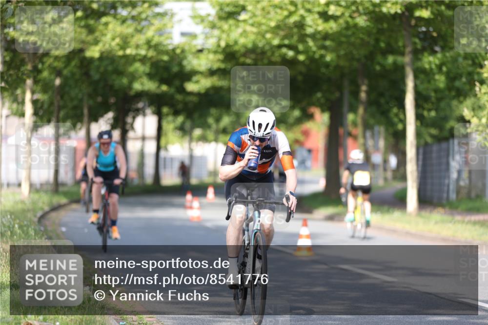 10.08.2025 - GEWOBA Citytriathlon Bremen Yannick Fuchs http://msf.ph/oto/8541776 10.08.2025 10:38:31 Radfahren 5, 19, 63, 93, 101, 163, 207, 211, 391, 463, 475, 513 meine-sportfotos.de