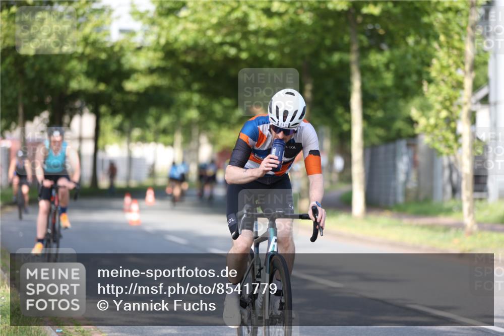 10.08.2025 - GEWOBA Citytriathlon Bremen Yannick Fuchs http://msf.ph/oto/8541779 10.08.2025 10:38:31 Radfahren 5, 19, 63, 93, 101, 163, 207, 211, 391, 463, 475, 513 meine-sportfotos.de