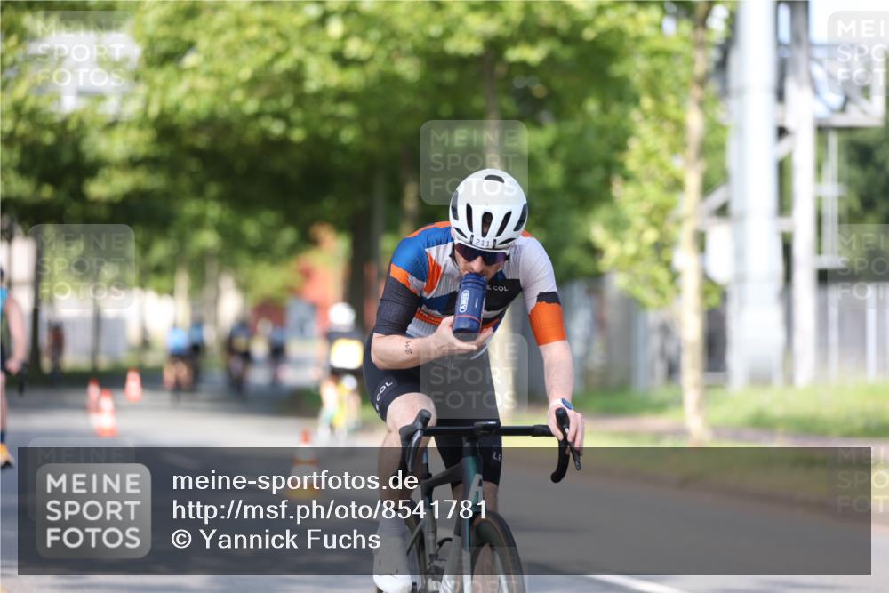 10.08.2025 - GEWOBA Citytriathlon Bremen Yannick Fuchs http://msf.ph/oto/8541781 10.08.2025 10:38:31 Radfahren 5, 19, 63, 93, 101, 163, 207, 211, 391, 463, 475, 513 meine-sportfotos.de