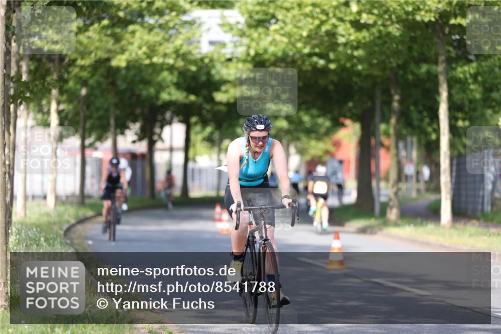 10.08.2025 - GEWOBA Citytriathlon Bremen Yannick Fuchs http://msf.ph/oto/8541788 10.08.2025 10:38:32 Radfahren 5, 19, 63, 93, 101, 163, 211, 391, 463, 475, 513 meine-sportfotos.de