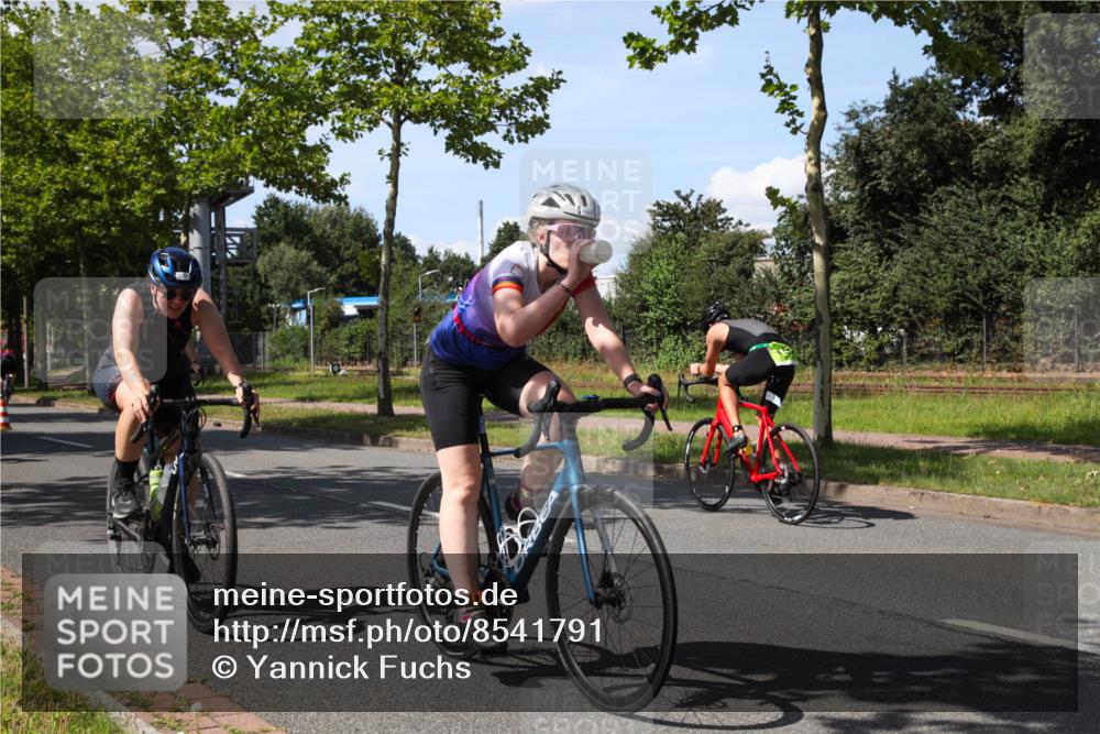 10.08.2025 - GEWOBA Citytriathlon Bremen Yannick Fuchs http://msf.ph/oto/8541791 10.08.2025 14:30:17 Radfahren 8, 33, 42, 66, 95, 112, 148, 149, 329, 337, 338, 361, 374, 400, 402, 410, 429, 492 meine-sportfotos.de