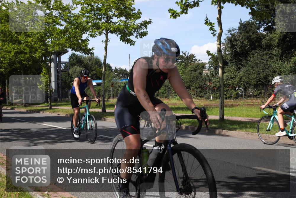 10.08.2025 - GEWOBA Citytriathlon Bremen Yannick Fuchs http://msf.ph/oto/8541794 10.08.2025 14:30:17 Radfahren 8, 33, 42, 66, 95, 112, 148, 149, 329, 337, 338, 361, 374, 400, 402, 410, 429, 492 meine-sportfotos.de