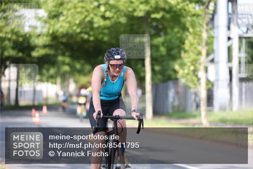 10.08.2025 - GEWOBA Citytriathlon Bremen Yannick Fuchs http://msf.ph/oto/8541795 10.08.2025 10:38:33 Radfahren 5, 31, 63, 101, 163, 211, 391, 429, 463, 475, 513 meine-sportfotos.de