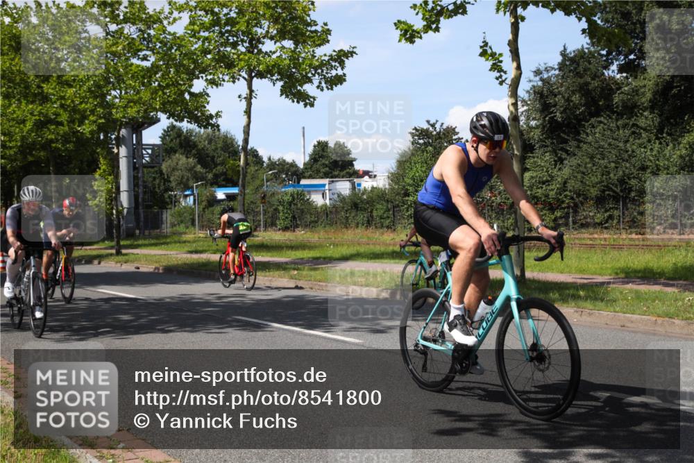 10.08.2025 - GEWOBA Citytriathlon Bremen Yannick Fuchs http://msf.ph/oto/8541800 10.08.2025 14:30:18 Radfahren 8, 33, 42, 66, 95, 112, 148, 149, 329, 338, 347, 361, 374, 400, 402, 410, 429, 492 meine-sportfotos.de