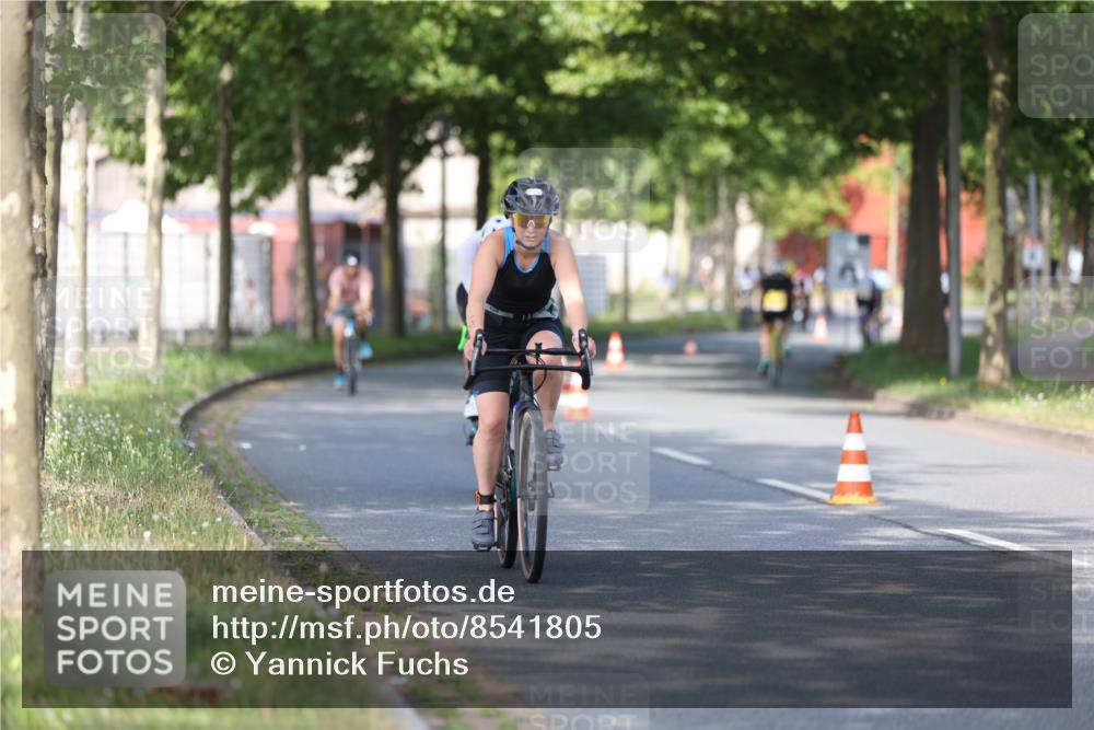 10.08.2025 - GEWOBA Citytriathlon Bremen Yannick Fuchs http://msf.ph/oto/8541805 10.08.2025 10:38:34 Radfahren 5, 31, 63, 101, 163, 211, 391, 429, 443, 463, 475, 513 meine-sportfotos.de