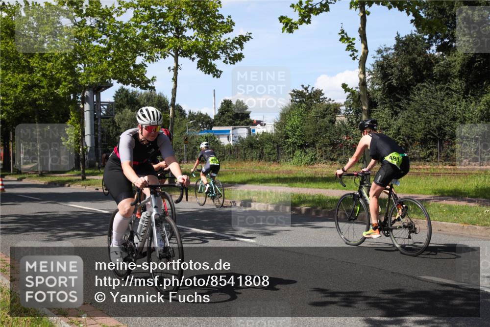 10.08.2025 - GEWOBA Citytriathlon Bremen Yannick Fuchs http://msf.ph/oto/8541808 10.08.2025 14:30:18 Radfahren 8, 33, 42, 66, 95, 112, 148, 149, 329, 338, 347, 361, 374, 400, 402, 410, 429, 492 meine-sportfotos.de