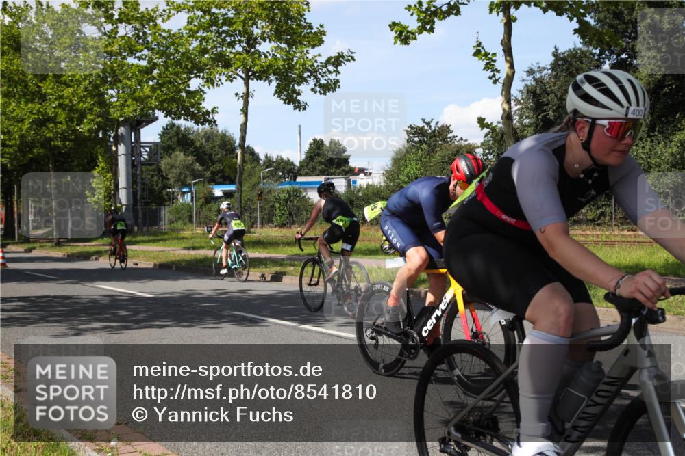 10.08.2025 - GEWOBA Citytriathlon Bremen Yannick Fuchs http://msf.ph/oto/8541810 10.08.2025 14:30:19 Radfahren 8, 33, 66, 95, 148, 149, 329, 338, 347, 361, 374, 400, 402, 410, 429, 492 meine-sportfotos.de