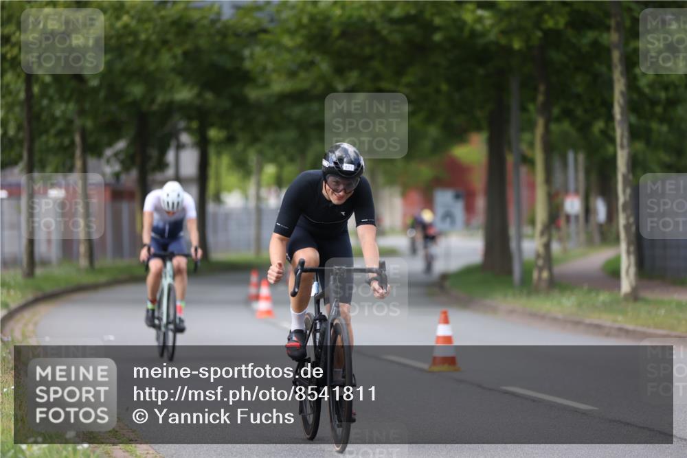 10.08.2025 - GEWOBA Citytriathlon Bremen Yannick Fuchs http://msf.ph/oto/8541811 10.08.2025 12:46:48 Radfahren 576, 605, 799, 823, 903, 918, 962, 968, 1007, 1020 meine-sportfotos.de