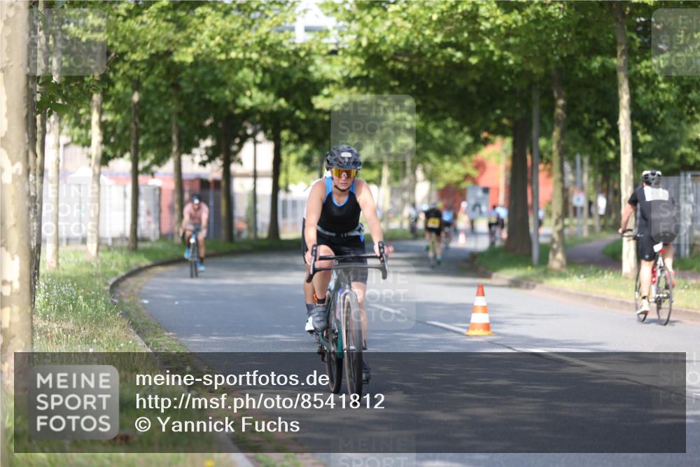 10.08.2025 - GEWOBA Citytriathlon Bremen Yannick Fuchs http://msf.ph/oto/8541812 10.08.2025 10:38:34 Radfahren 5, 31, 63, 101, 163, 211, 391, 429, 443, 463, 475, 513 meine-sportfotos.de