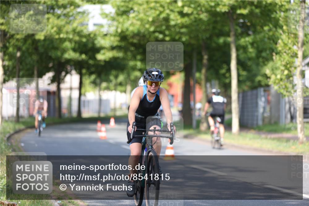 10.08.2025 - GEWOBA Citytriathlon Bremen Yannick Fuchs http://msf.ph/oto/8541815 10.08.2025 10:38:35 Radfahren 5, 31, 63, 101, 163, 211, 391, 429, 443, 463, 475, 513 meine-sportfotos.de