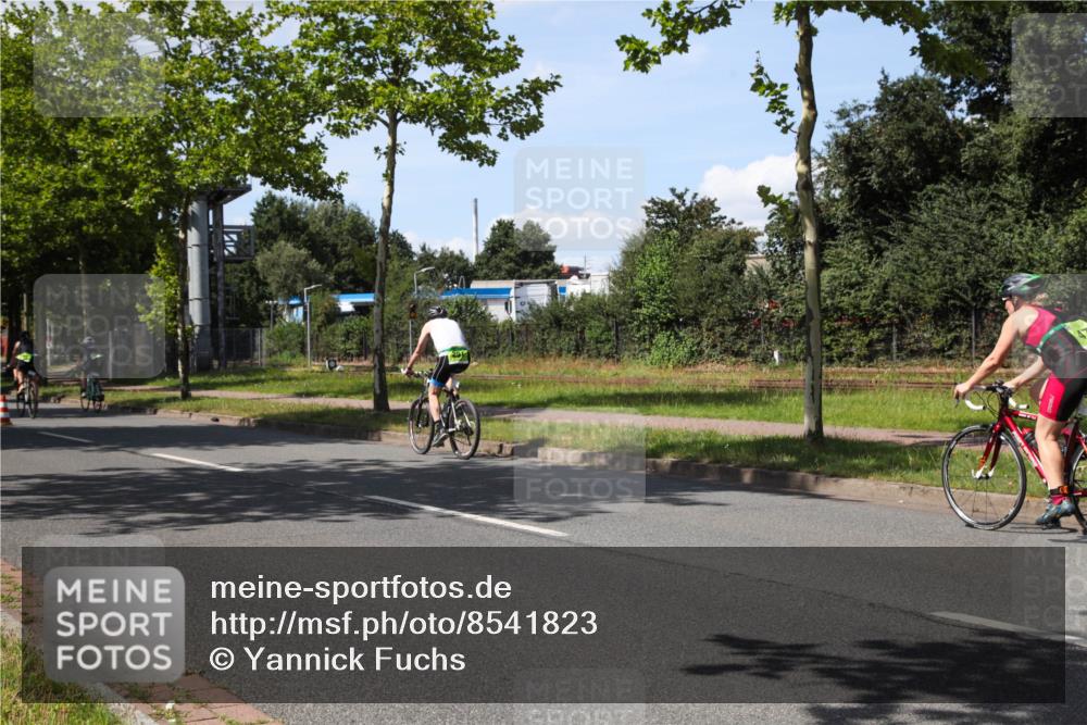 10.08.2025 - GEWOBA Citytriathlon Bremen Yannick Fuchs http://msf.ph/oto/8541823 10.08.2025 14:30:21 Radfahren 8, 33, 66, 148, 149, 329, 338, 347, 361, 374, 400, 402, 410, 429, 492 meine-sportfotos.de