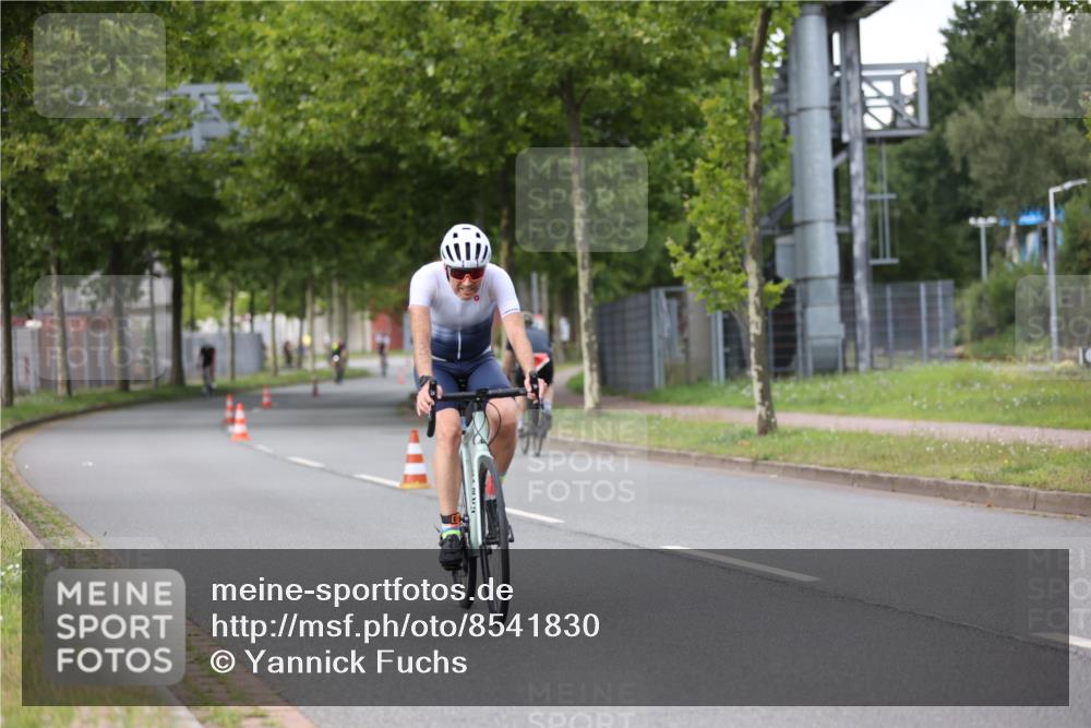 10.08.2025 - GEWOBA Citytriathlon Bremen Yannick Fuchs http://msf.ph/oto/8541830 10.08.2025 12:46:50 Radfahren 576, 583, 605, 760, 799, 823, 903, 918, 968, 1007, 1020 meine-sportfotos.de