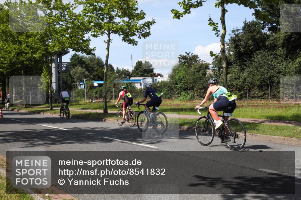 10.08.2025 - GEWOBA Citytriathlon Bremen Yannick Fuchs http://msf.ph/oto/8541832 10.08.2025 14:30:22 Radfahren 8, 33, 66, 148, 149, 329, 338, 347, 361, 374, 400, 402, 410, 429, 492 meine-sportfotos.de