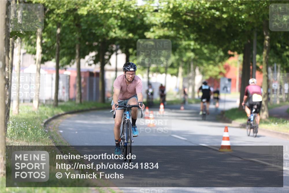 10.08.2025 - GEWOBA Citytriathlon Bremen Yannick Fuchs http://msf.ph/oto/8541834 10.08.2025 10:38:38 Radfahren 31, 63, 119, 163, 211, 429, 443, 463, 475, 506, 513 meine-sportfotos.de