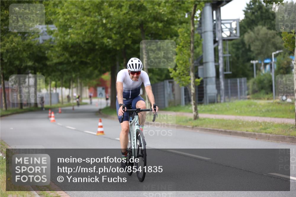 10.08.2025 - GEWOBA Citytriathlon Bremen Yannick Fuchs http://msf.ph/oto/8541835 10.08.2025 12:46:50 Radfahren 576, 583, 605, 760, 799, 823, 903, 918, 968, 1007, 1020 meine-sportfotos.de