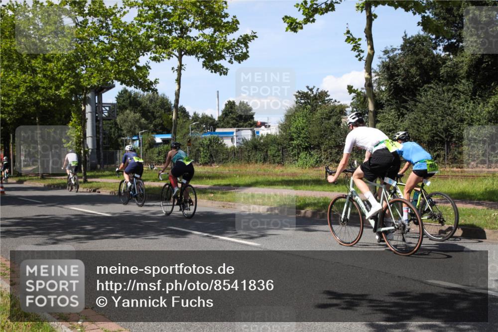 10.08.2025 - GEWOBA Citytriathlon Bremen Yannick Fuchs http://msf.ph/oto/8541836 10.08.2025 14:30:22 Radfahren 8, 33, 66, 148, 149, 329, 338, 347, 361, 374, 400, 402, 410, 429, 492 meine-sportfotos.de