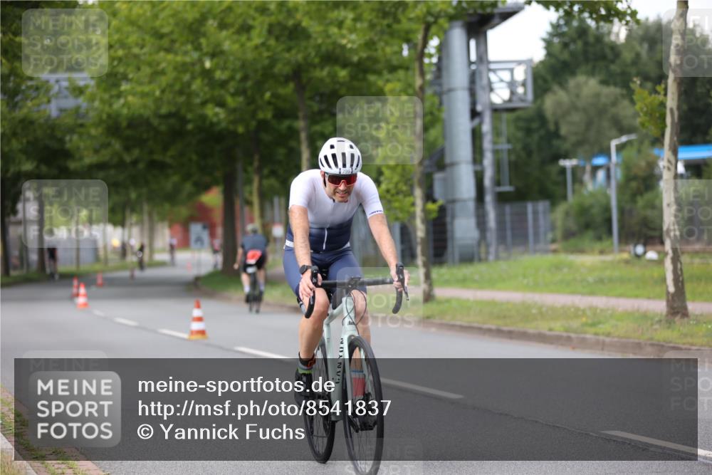 10.08.2025 - GEWOBA Citytriathlon Bremen Yannick Fuchs http://msf.ph/oto/8541837 10.08.2025 12:46:50 Radfahren 576, 583, 605, 760, 799, 823, 903, 918, 968, 1007, 1020 meine-sportfotos.de