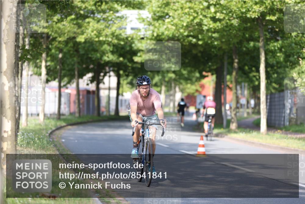 10.08.2025 - GEWOBA Citytriathlon Bremen Yannick Fuchs http://msf.ph/oto/8541841 10.08.2025 10:38:38 Radfahren 31, 63, 119, 163, 211, 429, 443, 463, 475, 506, 513 meine-sportfotos.de