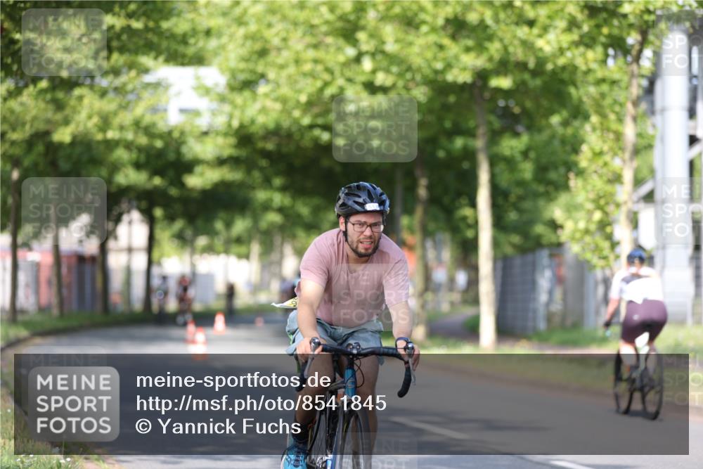 10.08.2025 - GEWOBA Citytriathlon Bremen Yannick Fuchs http://msf.ph/oto/8541845 10.08.2025 10:38:39 Radfahren 31, 63, 119, 163, 211, 429, 443, 463, 475, 506, 513 meine-sportfotos.de