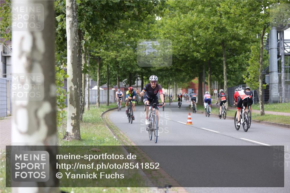 10.08.2025 - GEWOBA Citytriathlon Bremen Yannick Fuchs http://msf.ph/oto/8541852 10.08.2025 12:46:59 Radfahren 583, 622, 659, 733, 760, 769, 799, 823, 960, 968, 1020 meine-sportfotos.de