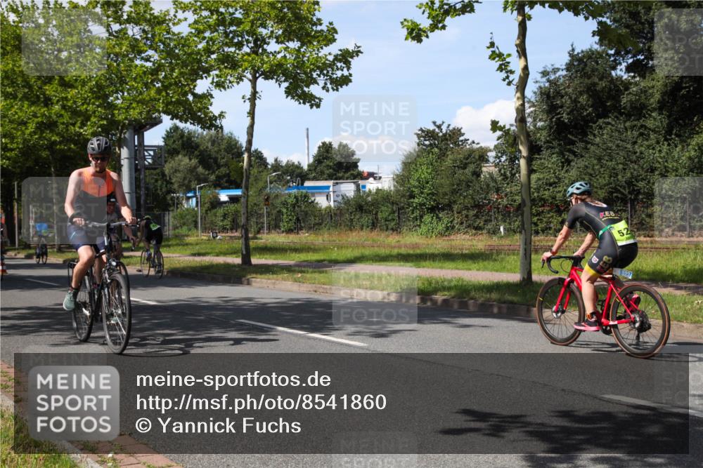 10.08.2025 - GEWOBA Citytriathlon Bremen Yannick Fuchs http://msf.ph/oto/8541860 10.08.2025 14:30:26 Radfahren 8, 33, 66, 148, 149, 328, 329, 338, 345, 347, 361, 374, 381, 400, 402, 410, 461, 492 meine-sportfotos.de
