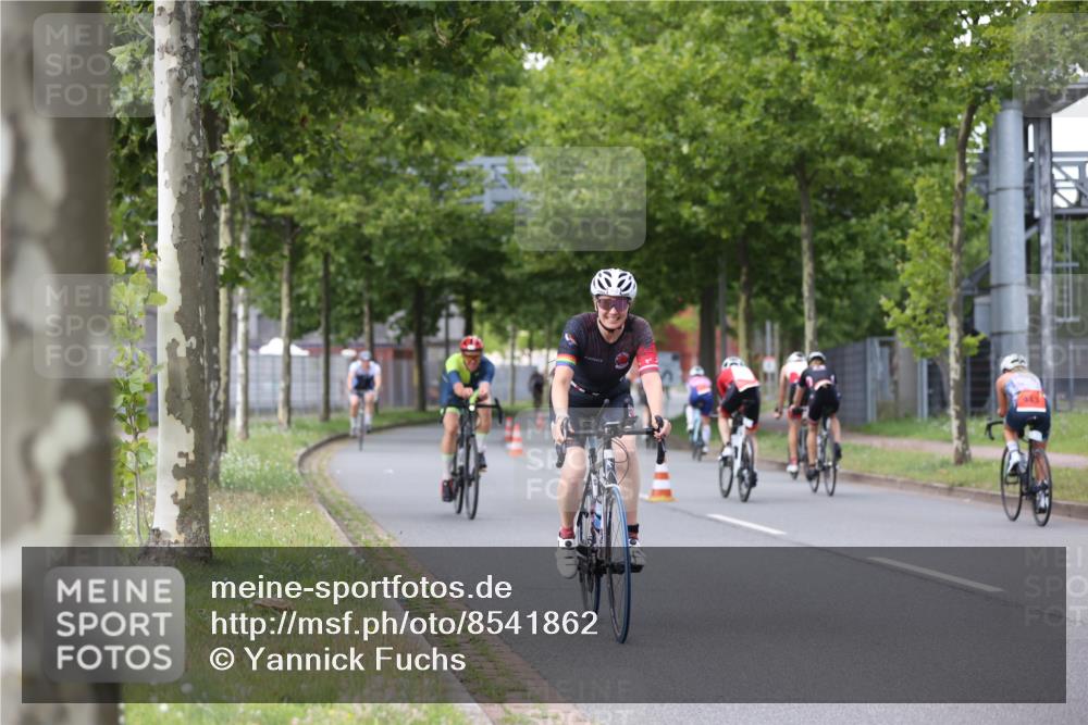 10.08.2025 - GEWOBA Citytriathlon Bremen Yannick Fuchs http://msf.ph/oto/8541862 10.08.2025 12:46:59 Radfahren 583, 622, 659, 733, 760, 769, 799, 823, 960, 968, 1020 meine-sportfotos.de