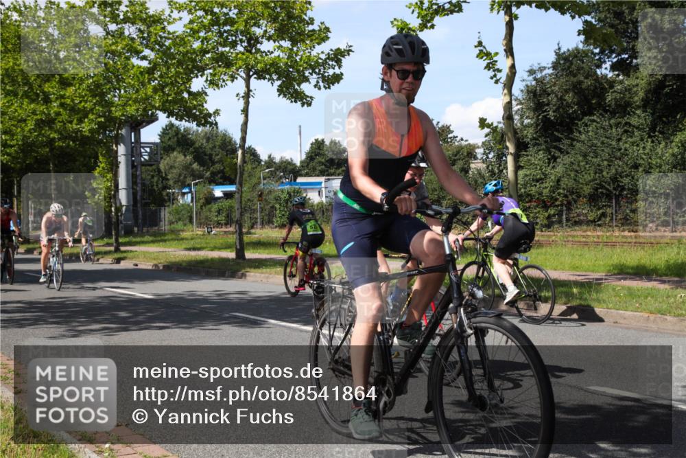 10.08.2025 - GEWOBA Citytriathlon Bremen Yannick Fuchs http://msf.ph/oto/8541864 10.08.2025 14:30:27 Radfahren 8, 33, 66, 148, 149, 328, 329, 338, 345, 347, 361, 374, 381, 400, 402, 410, 461, 492 meine-sportfotos.de