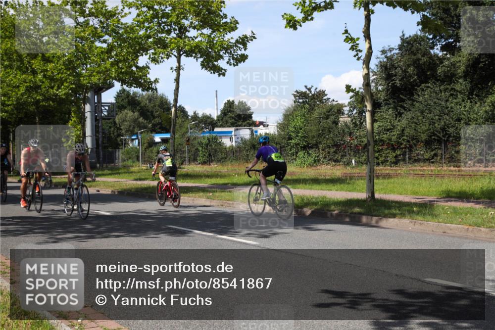 10.08.2025 - GEWOBA Citytriathlon Bremen Yannick Fuchs http://msf.ph/oto/8541867 10.08.2025 14:30:27 Radfahren 8, 33, 66, 148, 149, 328, 329, 338, 345, 347, 361, 374, 381, 400, 402, 410, 461, 492 meine-sportfotos.de