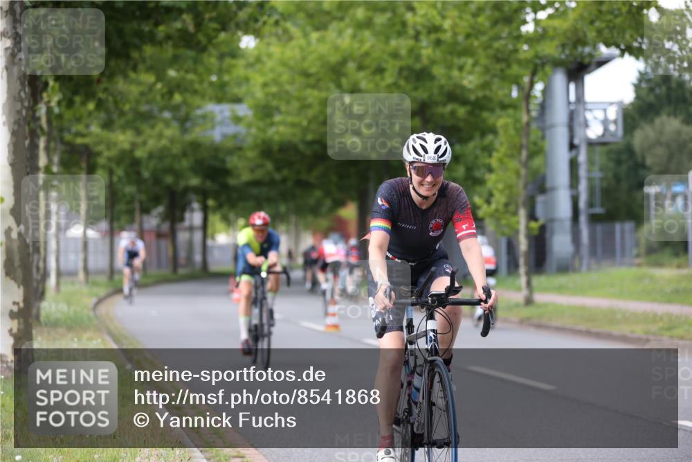 10.08.2025 - GEWOBA Citytriathlon Bremen Yannick Fuchs http://msf.ph/oto/8541868 10.08.2025 12:47:00 Radfahren 583, 622, 640, 659, 733, 760, 769, 799, 823, 960, 968, 1020 meine-sportfotos.de