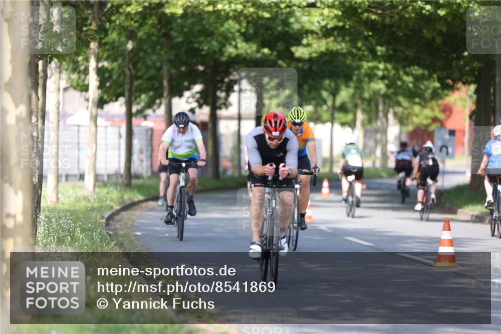 10.08.2025 - GEWOBA Citytriathlon Bremen Yannick Fuchs http://msf.ph/oto/8541869 10.08.2025 10:38:45 Radfahren 31, 63, 119, 163, 211, 429, 443, 506, 513 meine-sportfotos.de