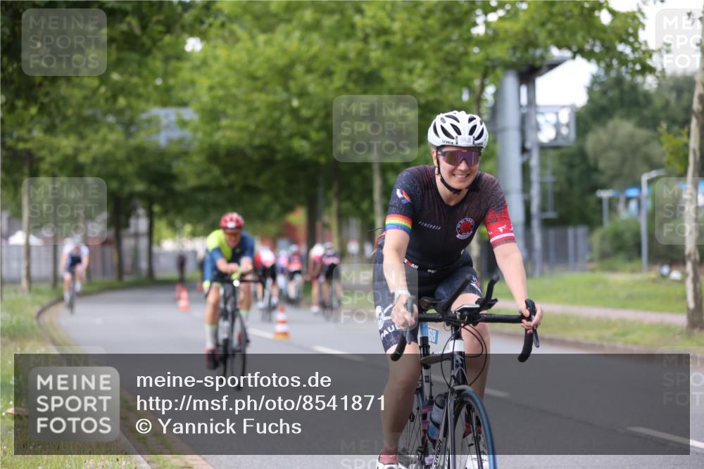 10.08.2025 - GEWOBA Citytriathlon Bremen Yannick Fuchs http://msf.ph/oto/8541871 10.08.2025 12:47:00 Radfahren 583, 622, 640, 659, 733, 760, 769, 799, 823, 960, 968, 1020 meine-sportfotos.de