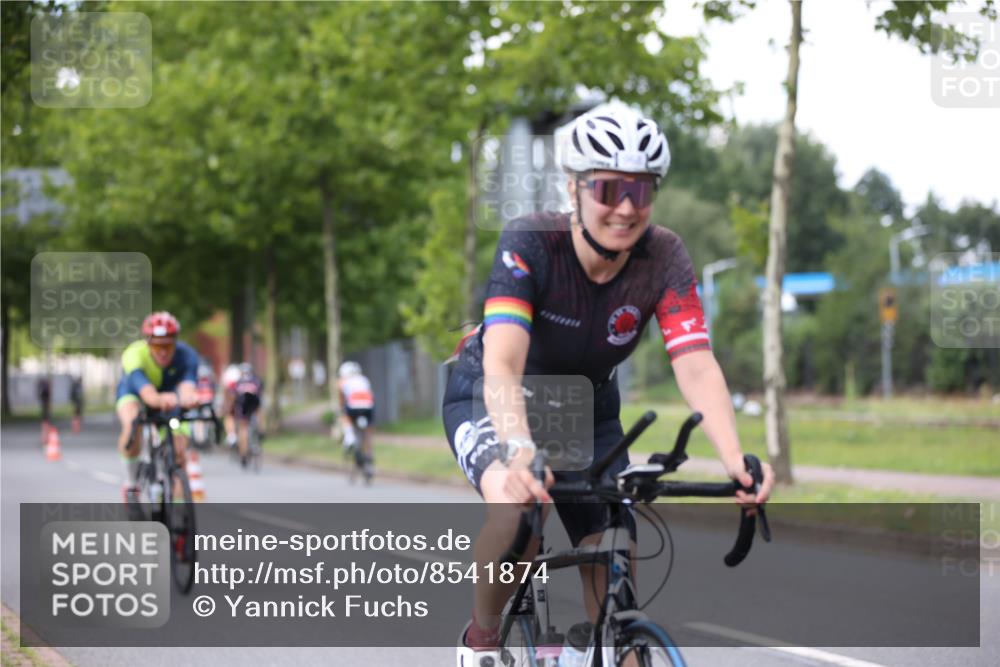 10.08.2025 - GEWOBA Citytriathlon Bremen Yannick Fuchs http://msf.ph/oto/8541874 10.08.2025 12:47:00 Radfahren 583, 622, 640, 659, 733, 760, 769, 799, 823, 960, 968, 1020 meine-sportfotos.de