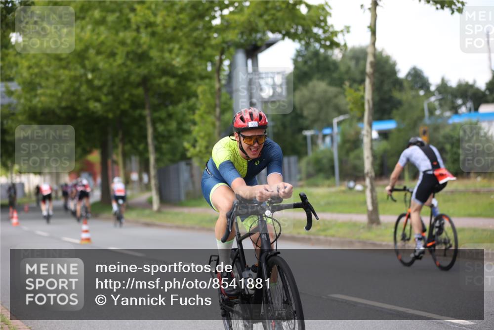 10.08.2025 - GEWOBA Citytriathlon Bremen Yannick Fuchs http://msf.ph/oto/8541881 10.08.2025 12:47:01 Radfahren 583, 622, 640, 659, 733, 760, 769, 799, 823, 875, 960, 968, 1020 meine-sportfotos.de