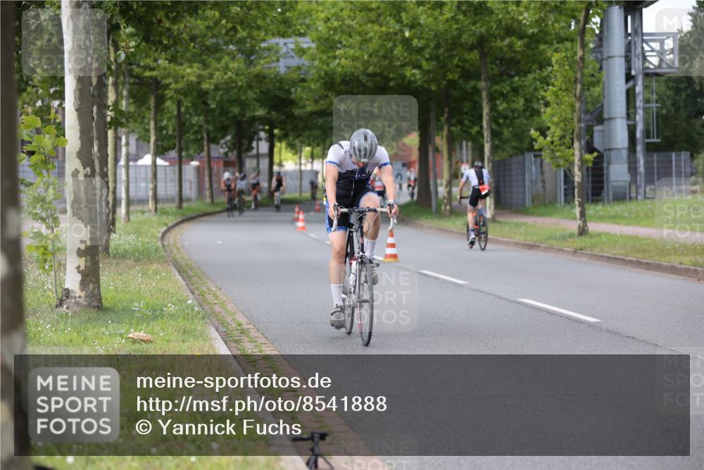 10.08.2025 - GEWOBA Citytriathlon Bremen Yannick Fuchs http://msf.ph/oto/8541888 10.08.2025 12:47:03 Radfahren 583, 622, 640, 659, 675, 733, 751, 760, 769, 799, 823, 875, 960, 968, 1013 meine-sportfotos.de
