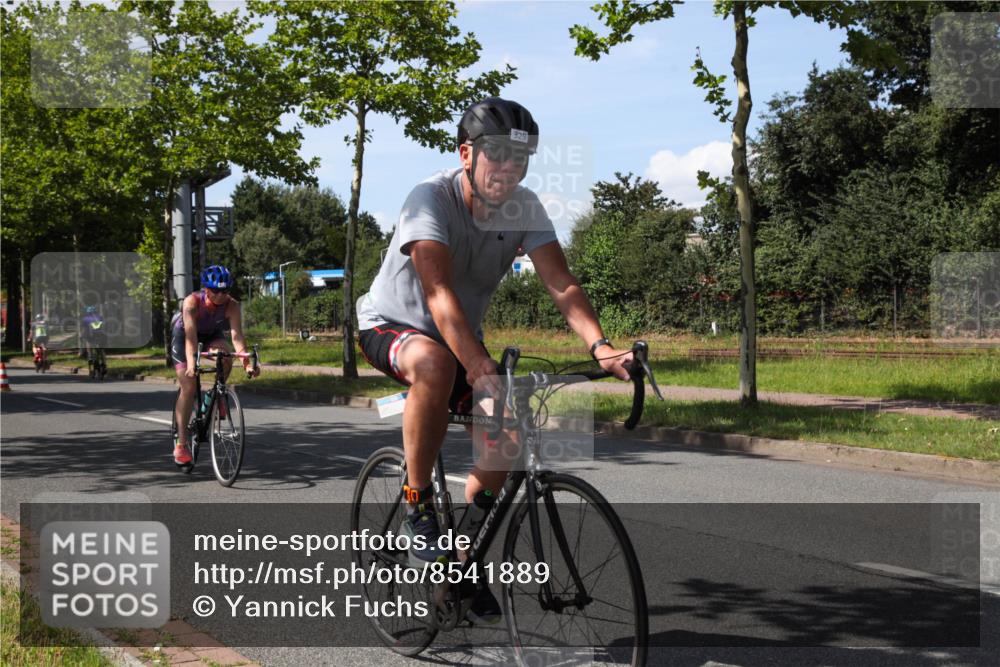 10.08.2025 - GEWOBA Citytriathlon Bremen Yannick Fuchs http://msf.ph/oto/8541889 10.08.2025 14:30:30 Radfahren 8, 12, 33, 66, 107, 148, 149, 178, 328, 329, 338, 341, 345, 347, 356, 361, 374, 381, 409, 410, 461, 492 meine-sportfotos.de