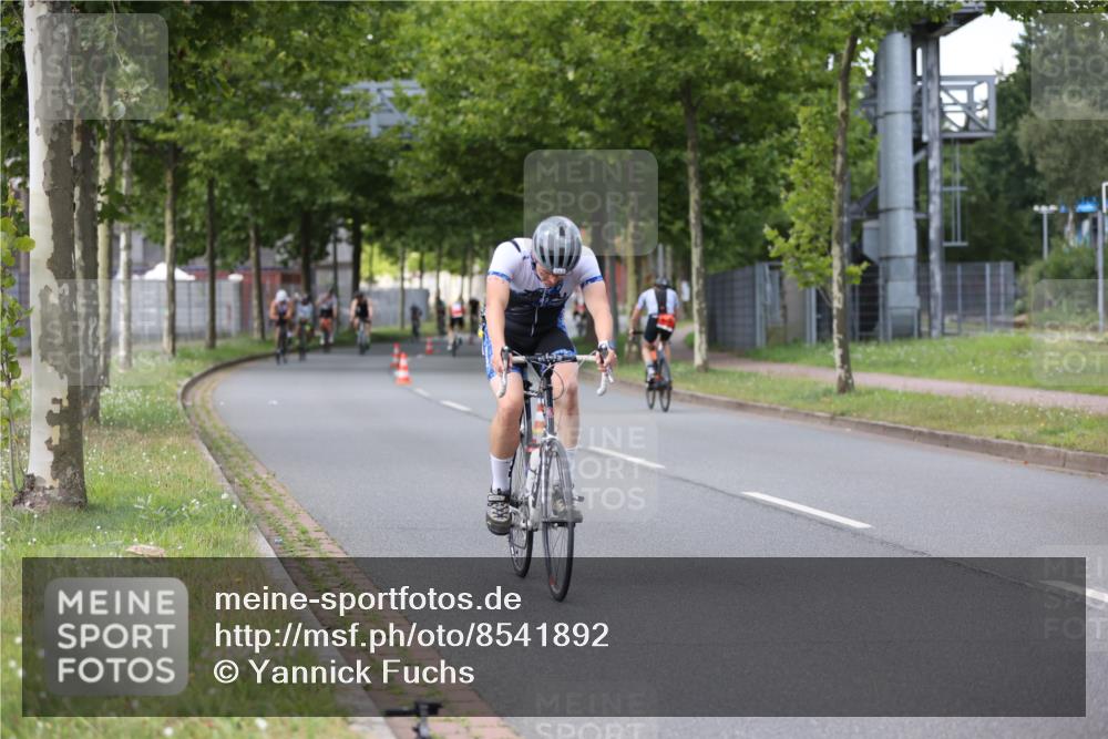 10.08.2025 - GEWOBA Citytriathlon Bremen Yannick Fuchs http://msf.ph/oto/8541892 10.08.2025 12:47:03 Radfahren 583, 622, 640, 659, 675, 733, 751, 760, 769, 799, 823, 875, 960, 968, 1013 meine-sportfotos.de