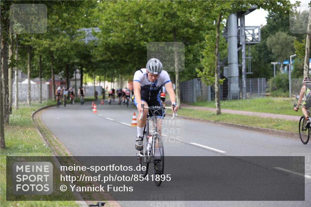 10.08.2025 - GEWOBA Citytriathlon Bremen Yannick Fuchs http://msf.ph/oto/8541895 10.08.2025 12:47:03 Radfahren 583, 622, 640, 659, 675, 733, 751, 760, 769, 799, 823, 875, 960, 968, 1013 meine-sportfotos.de