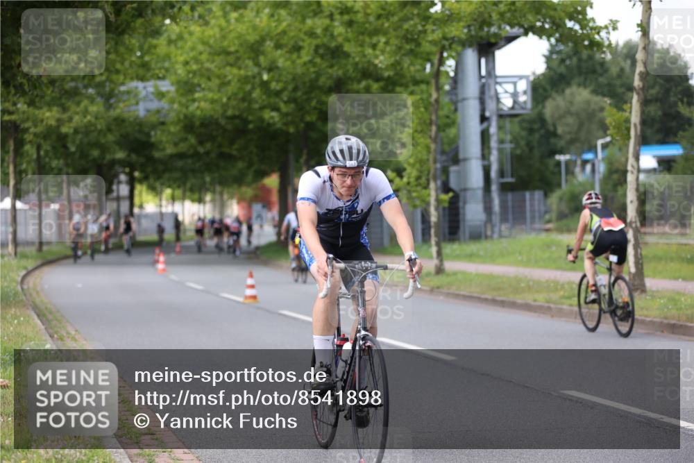 10.08.2025 - GEWOBA Citytriathlon Bremen Yannick Fuchs http://msf.ph/oto/8541898 10.08.2025 12:47:03 Radfahren 583, 622, 640, 659, 675, 733, 751, 760, 769, 799, 823, 875, 960, 968, 1013 meine-sportfotos.de