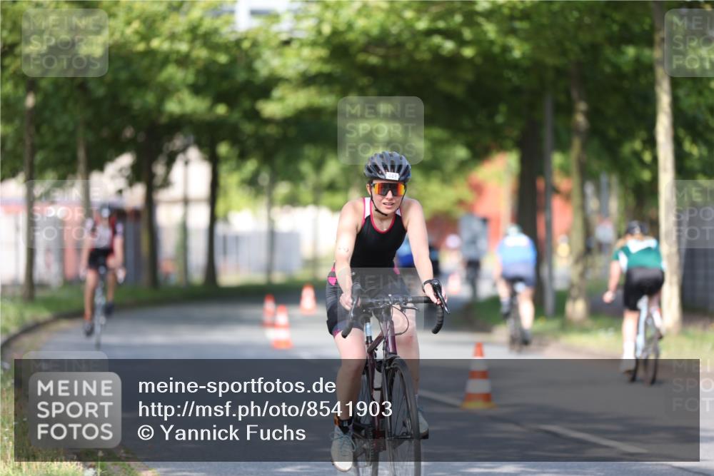 10.08.2025 - GEWOBA Citytriathlon Bremen Yannick Fuchs http://msf.ph/oto/8541903 10.08.2025 10:38:48 Radfahren 31, 63, 119, 163, 417, 429, 443, 498, 506, 513 meine-sportfotos.de