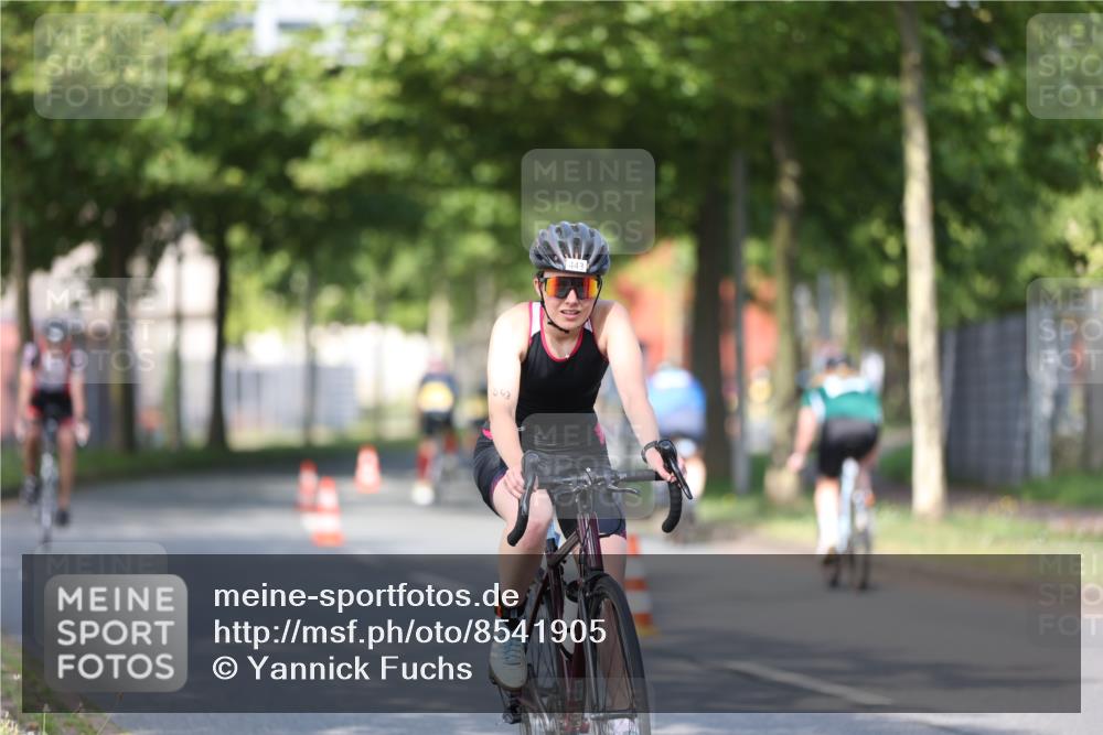 10.08.2025 - GEWOBA Citytriathlon Bremen Yannick Fuchs http://msf.ph/oto/8541905 10.08.2025 10:38:49 Radfahren 31, 63, 119, 163, 417, 429, 443, 498, 506, 513 meine-sportfotos.de