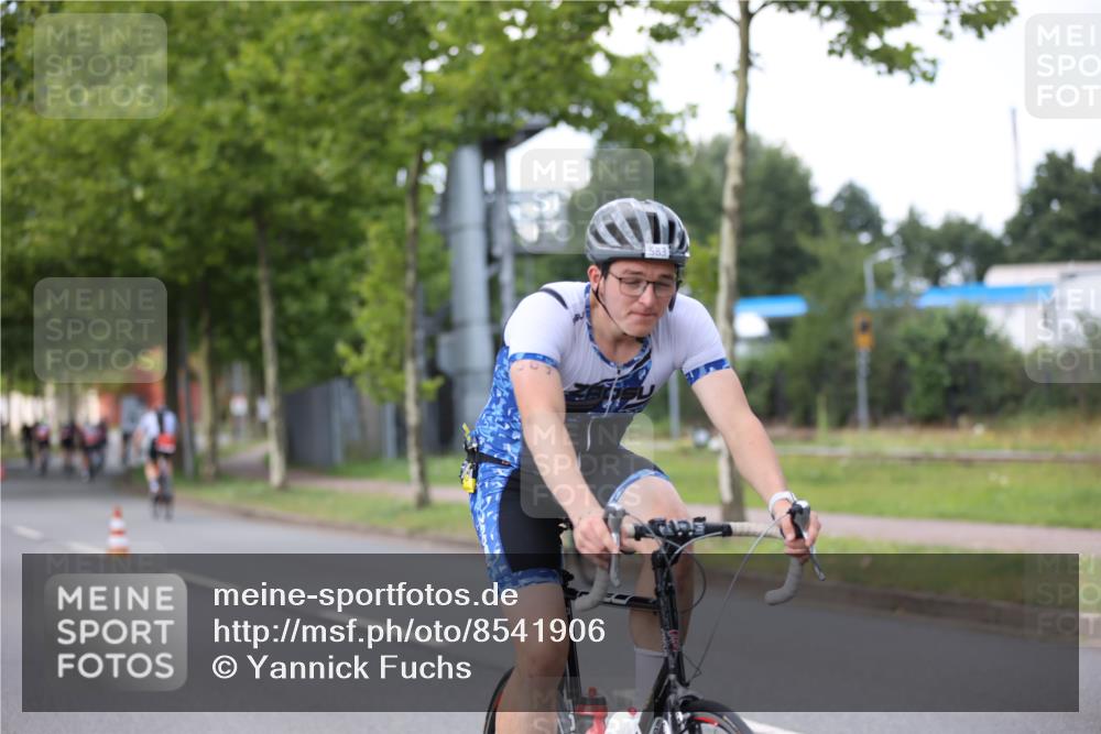 10.08.2025 - GEWOBA Citytriathlon Bremen Yannick Fuchs http://msf.ph/oto/8541906 10.08.2025 12:47:04 Radfahren 583, 622, 640, 659, 675, 733, 751, 760, 769, 875, 960, 968, 1013 meine-sportfotos.de