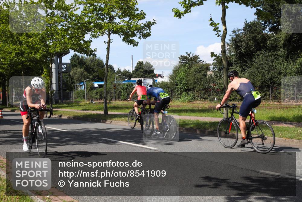 10.08.2025 - GEWOBA Citytriathlon Bremen Yannick Fuchs http://msf.ph/oto/8541909 10.08.2025 14:30:33 Radfahren 8, 12, 33, 107, 178, 328, 329, 338, 341, 345, 347, 356, 361, 374, 381, 399, 409, 410, 461, 492 meine-sportfotos.de
