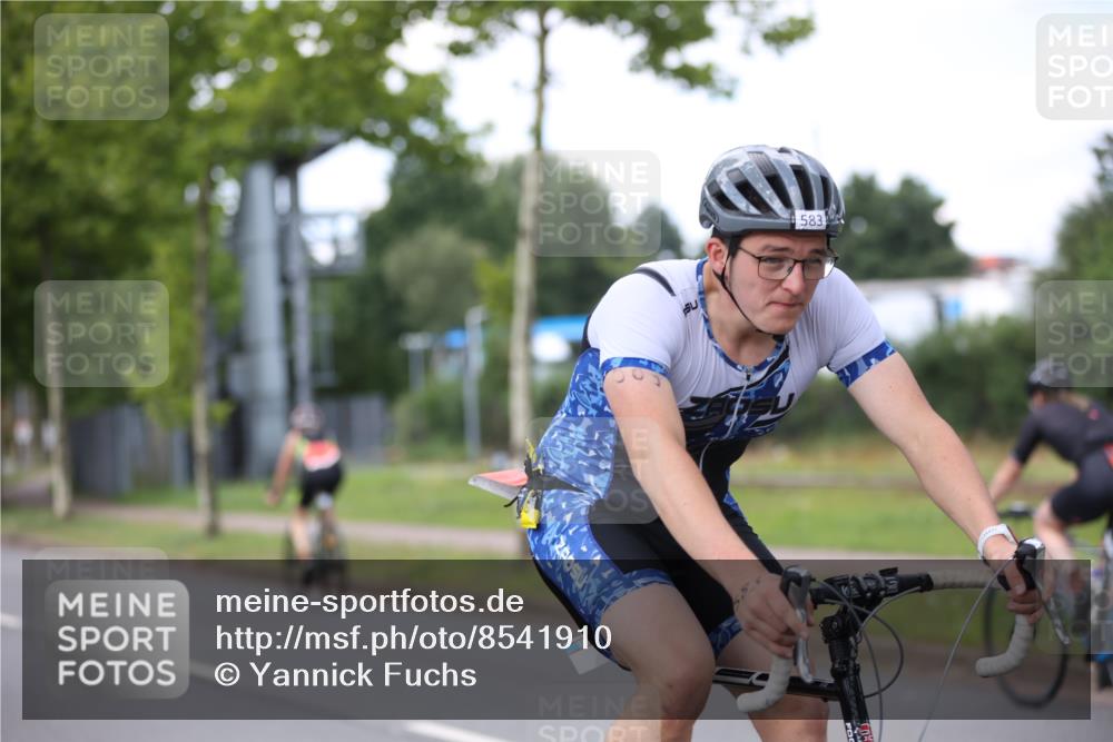 10.08.2025 - GEWOBA Citytriathlon Bremen Yannick Fuchs http://msf.ph/oto/8541910 10.08.2025 12:47:04 Radfahren 583, 622, 640, 659, 675, 733, 751, 760, 769, 875, 960, 968, 1013 meine-sportfotos.de