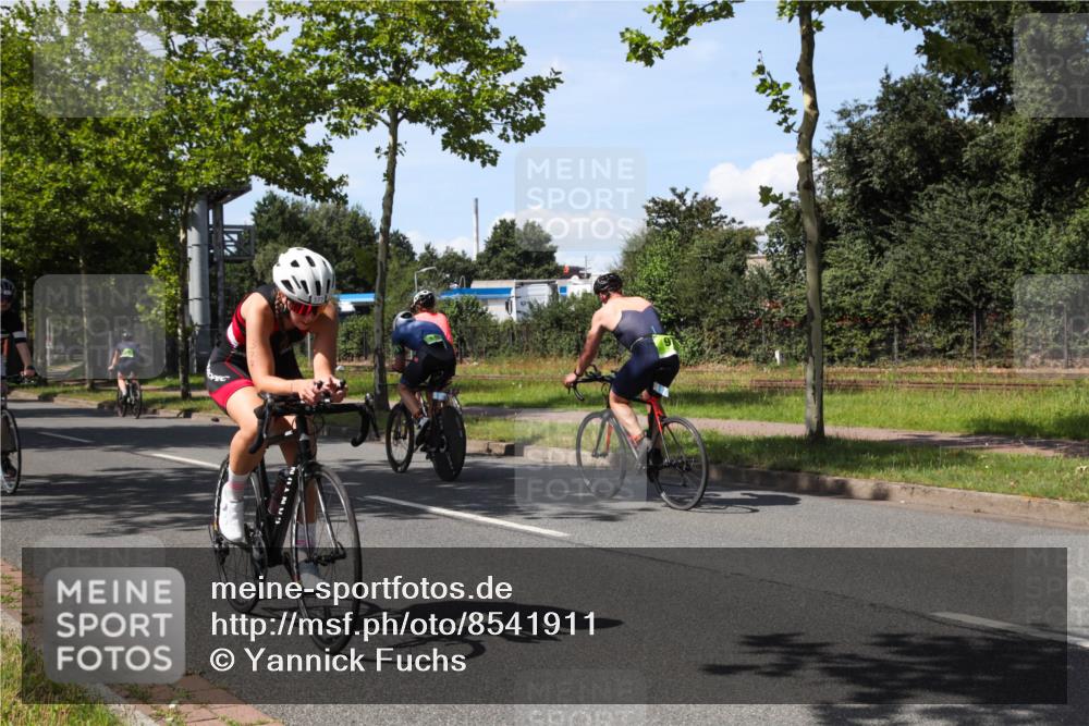 10.08.2025 - GEWOBA Citytriathlon Bremen Yannick Fuchs http://msf.ph/oto/8541911 10.08.2025 14:30:33 Radfahren 8, 12, 33, 107, 178, 328, 329, 338, 341, 345, 347, 356, 361, 374, 381, 399, 409, 410, 461, 492 meine-sportfotos.de