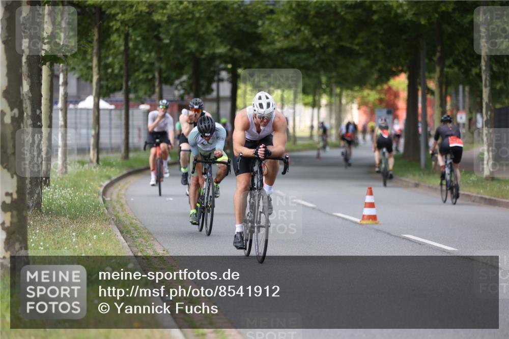 10.08.2025 - GEWOBA Citytriathlon Bremen Yannick Fuchs http://msf.ph/oto/8541912 10.08.2025 12:47:07 Radfahren 573, 583, 622, 640, 659, 675, 733, 751, 760, 769, 875, 960, 968, 1013 meine-sportfotos.de