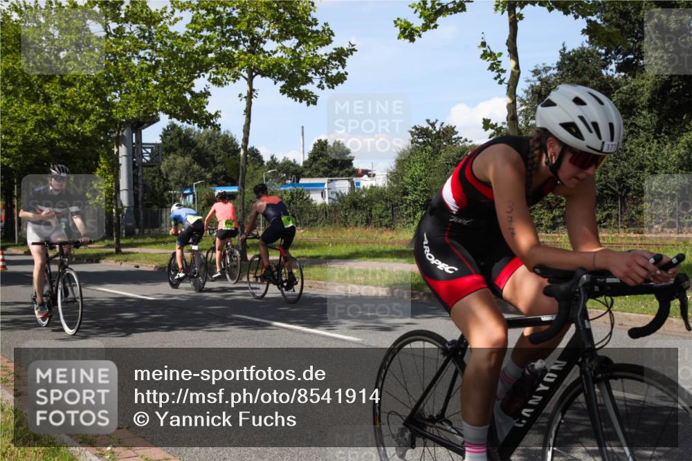 10.08.2025 - GEWOBA Citytriathlon Bremen Yannick Fuchs http://msf.ph/oto/8541914 10.08.2025 14:30:34 Radfahren 8, 12, 33, 107, 178, 328, 329, 338, 341, 345, 347, 356, 361, 381, 399, 409, 410, 416, 461, 492 meine-sportfotos.de